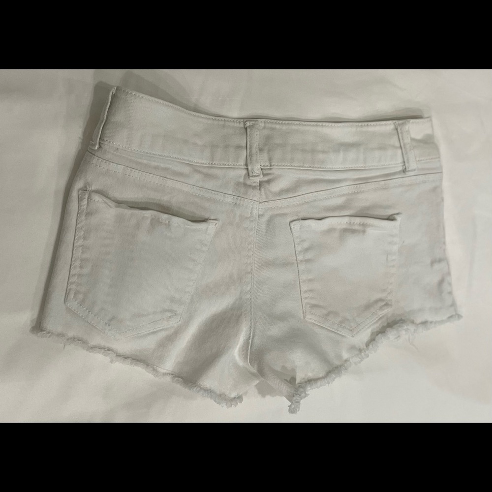 refuge white shorts 98% cotton 2% spandex size 8